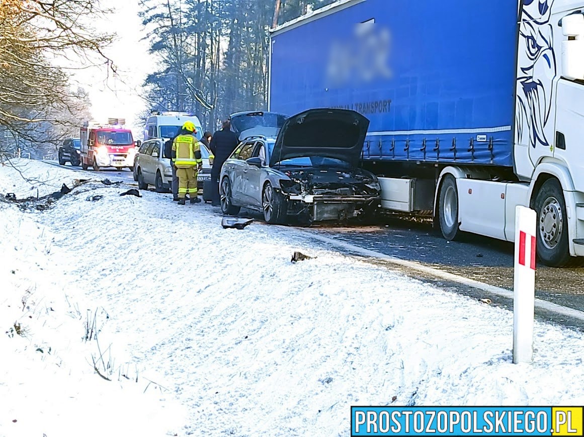 Wypadek na DK46 w lesie Dąbrowskim. Zderzenie osobówki z ciężarówką.(Zdjęcia)