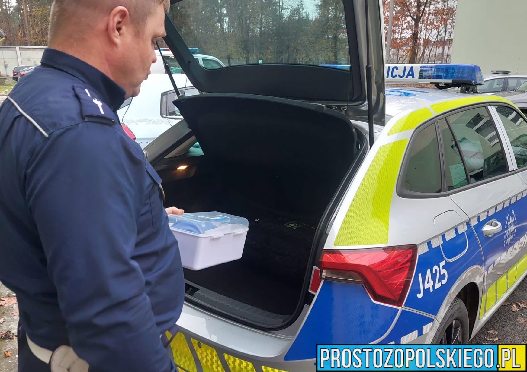 Worki AMBU w radiowozach kędzierzyńsko-kozielskich policjantów