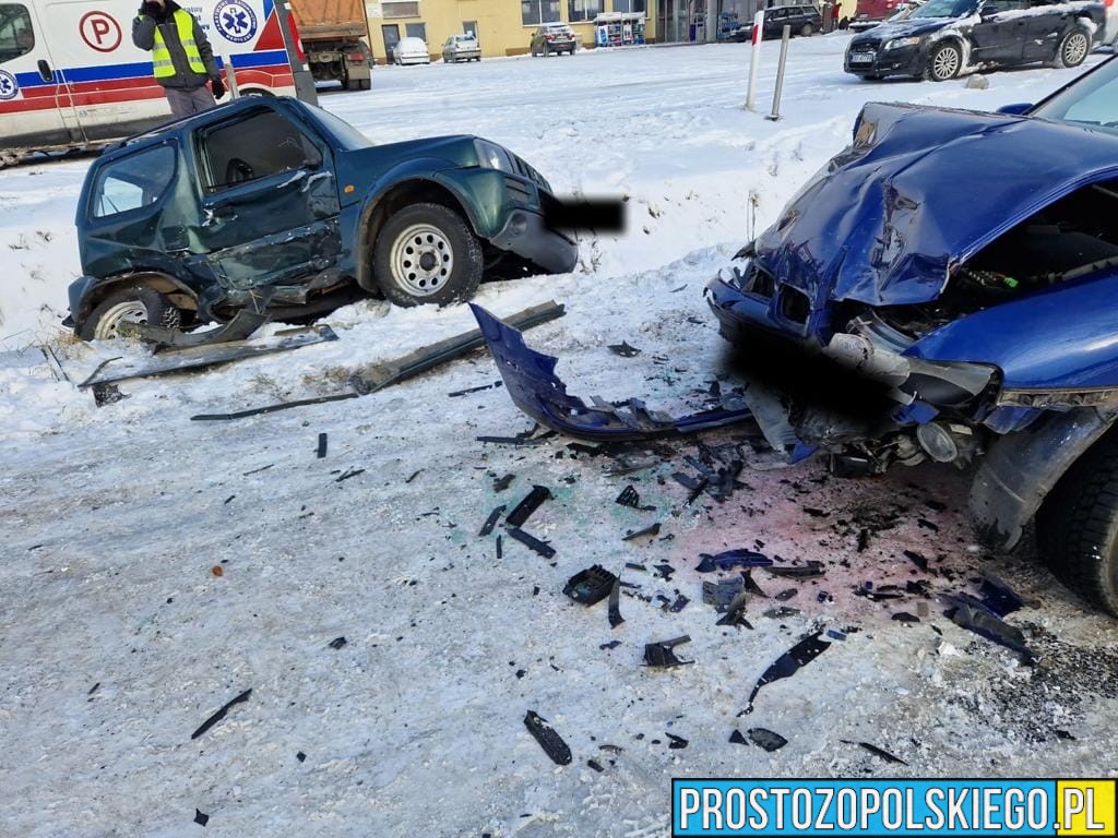 Otmuchów: zderzenie suzuki i seata na głównej drodze. Dwie osoby zabrane do szpitala w Nysie.