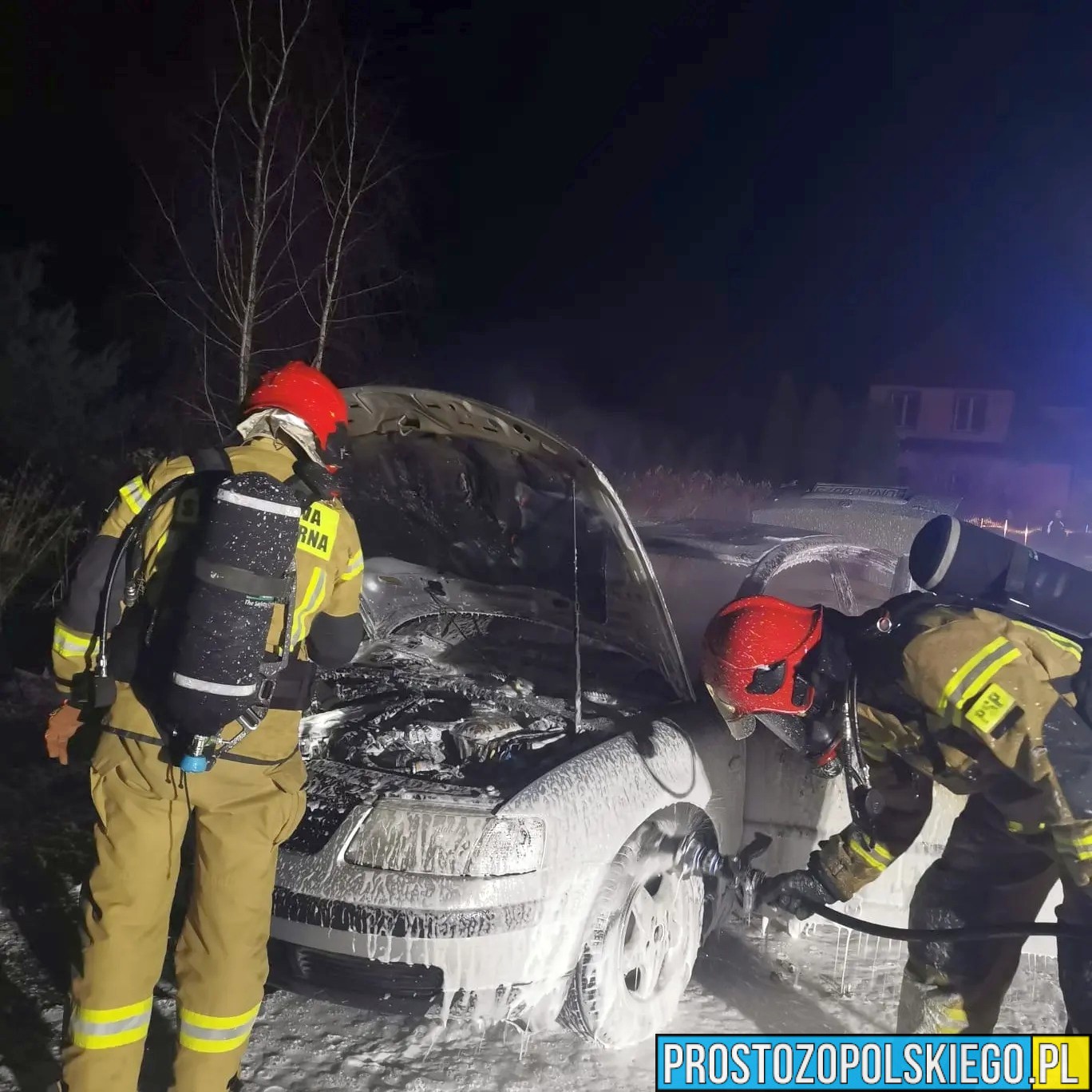 Pożar samochodu w miejscowości Łączany w powiecie namysłowskim.(Zdjęcia)