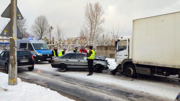 Zderzenie ciężarówki i audi na ul. Światowida w Opolu.(Zdjęcia)