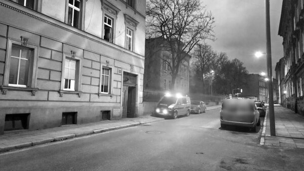 Zdarzenie o podłożu kryminalnym. Nie żyje kobieta w mieszkaniu w Prudniku.(Zdjęcia&Wideo)