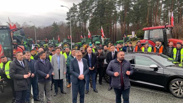 Opolskie: Strajk rolników. Blokowali m.in. zjazdy na autostradę A4.(Zdjecia&Wideo)