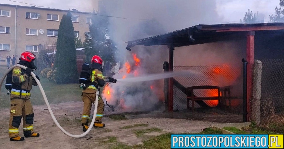 Pożar samochodu w miejscowości Rożnów.