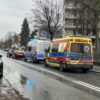 Zderzenie dwóch samochodów na ul. Domańskiego w Opolu. Kierująca autem 83-latka została ukarana mandatem karnym.