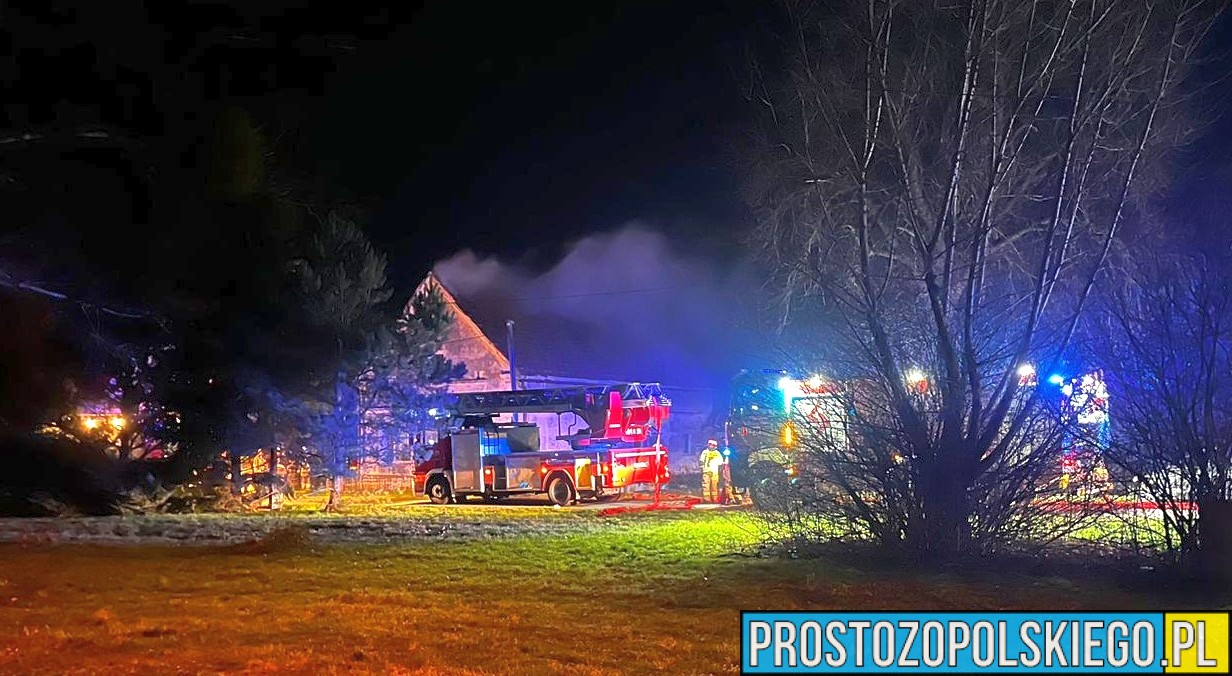 Pożarze poddasza domu w Zielęcicach.