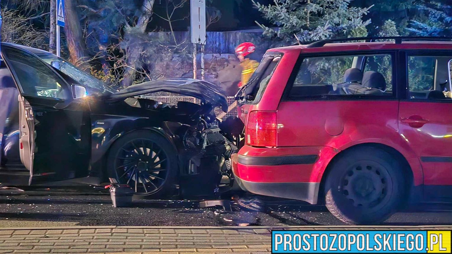 Zderzenie samochodów w Kędzierzynie Koźlu. Dwie osoby zostały proszkowane.(Zdjęcia)