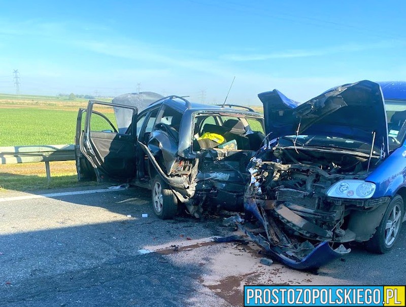 Zderzenie dwóch volkswagenów na DK45 koło Zimnic Wielkich. Jedna osoba poszkodowana .(zdjęcia)
