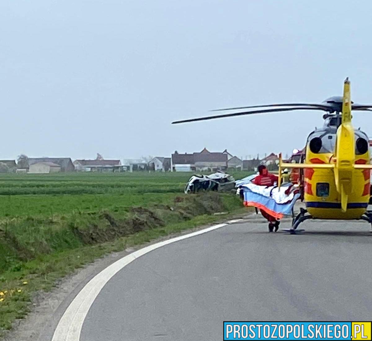 Dachowanie BMW w Ligocie Bialskiej koło Prudnika. Dwie osoby zabrane do szpitala. Na miejscu lądował LPR.(Zdjecia&Wideo)