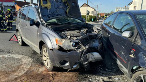 Zderzenie dwóch samochodów na DK94 w Izbicku. Jedna osoba poszkodowana. (Zdjęcia)