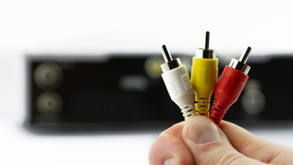 Kable i adaptery AV – które akcesoria przydadzą się w twoim domu?