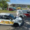 Zderzenie taksówki z dostawczakiem na ul. Budowlanych w Opolu. Jedna osoba została zabrana do szpitala.
