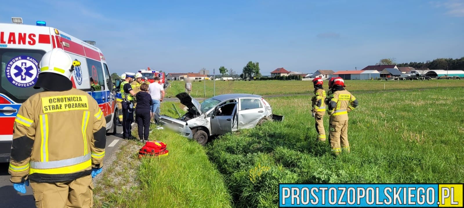 Wypadek na trasie trasie Grodzisko - Rozmierka w powiecie strzeleckim. Kierującą 22-latka zabrana do szpitala. (Zdjęcia)