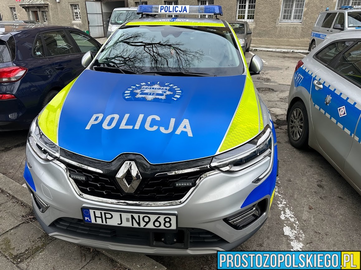 27-letni kierowca volkswagena został zatrzymany przez policjantów z Krapkowic. Mężczyzna w wydychanym powietrzu miał blisko promil alkoholu.