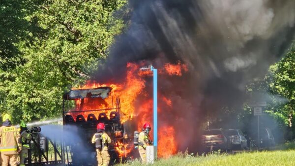 Turawa : pożar autobusu ,który jechały dzieci .Na szczęście nikomu nic sie nie stało. (Wideo)