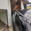 Zdarzenie drogowe w Ligocie Czamborowej. Kierowca zasłabł za kierownicą i wjechał w budynek