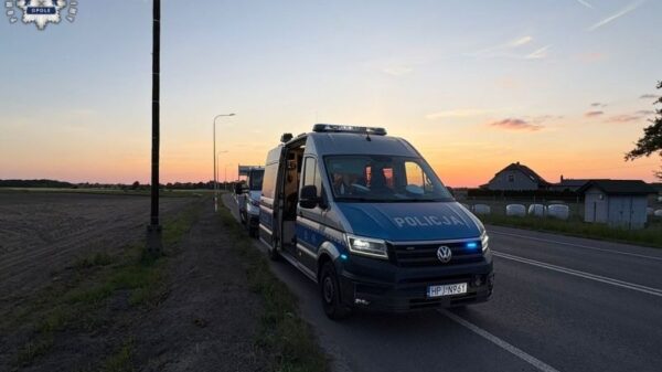 Działania policjantów dla bezpieczeństwa ruchu drogowego – zatrzymane uprawnienia za prędkość i nietrzeźwy kierujący z zakazem