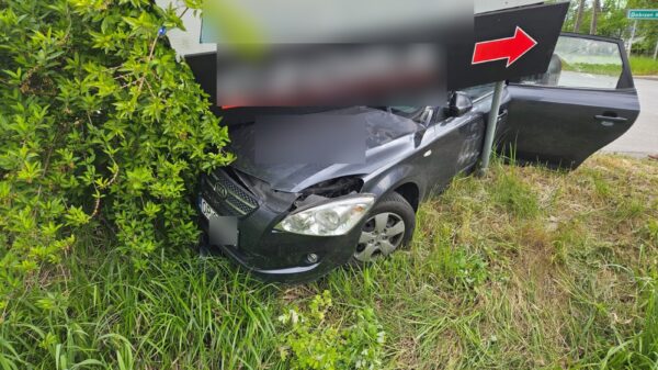 Zderzenie dwóch samochodów osobowych na ul. Elektryków w Opolu