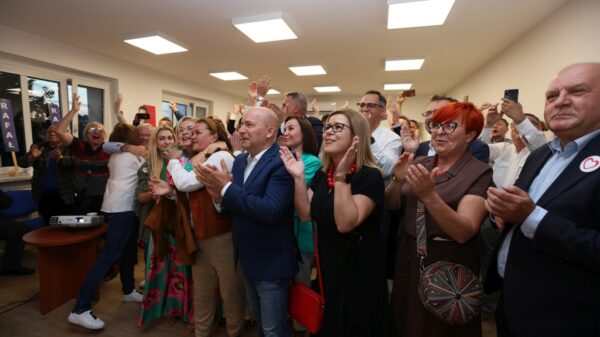 Exit poll: Rafał Trzaskowski wygrywa drugą turę wyborów prezydenckich
