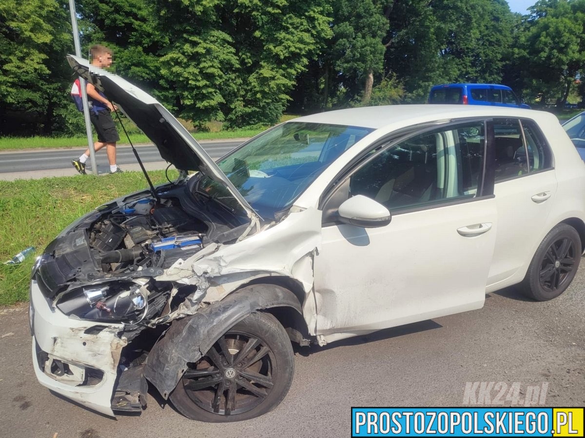 Czołowe zderzenie na ul. Głubczyckiej w Kędzierzynie-Koźlu. Trzy osoby poszkodowane