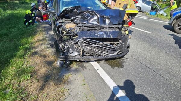 Wypadek na DK45 w Jełowej. Cztery osoby trafiły do szpitala