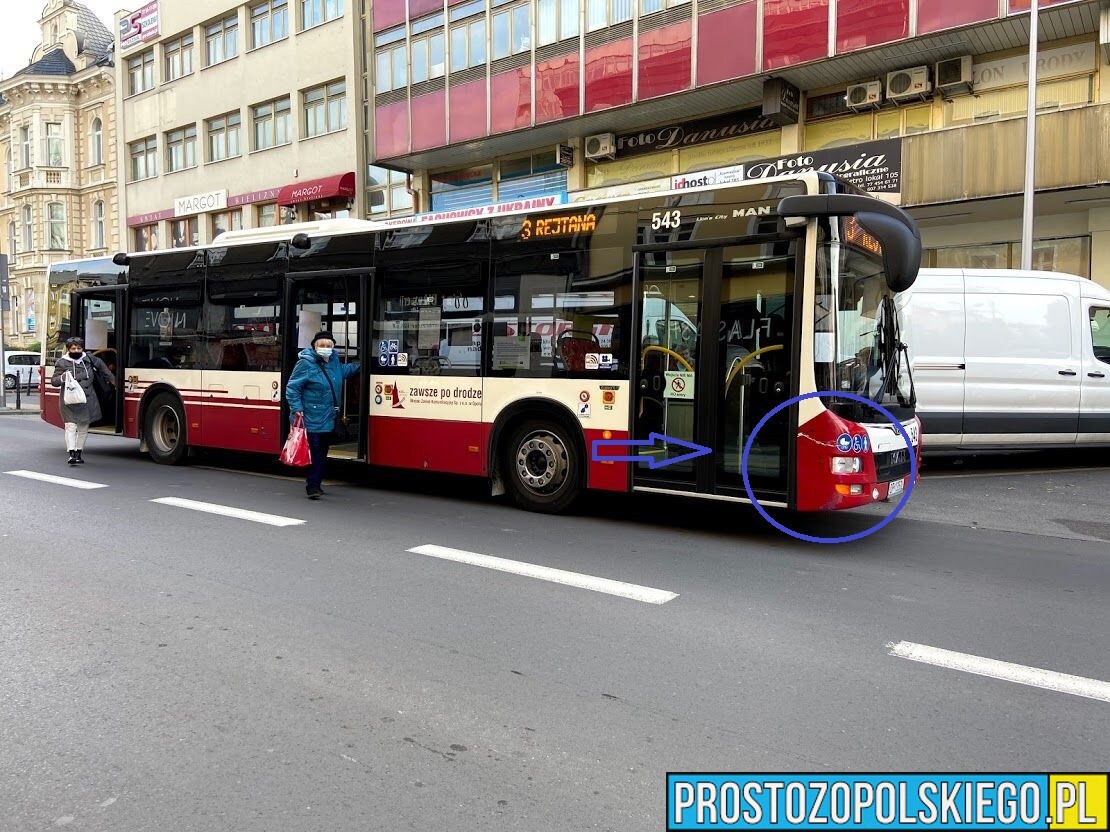 Zderzenie osobówki z autobusem MZK Opole. Koliza