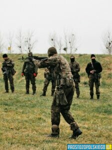 szkolenie wojskowe, szkolenie z broni, szolenie z użycia broni, wojsko, broń, posiadanie broni, szkolenie blos, 