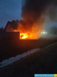 pożar busa, pożar busa w szydłowicach, pożar buda teren brzegu, straż gasiła busa, spałił sie bus przy domu, 