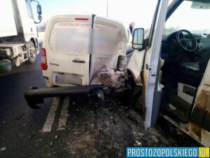 Wypadek na obwodnicy Opola. Zderzenie busa z dostwaczakiem.