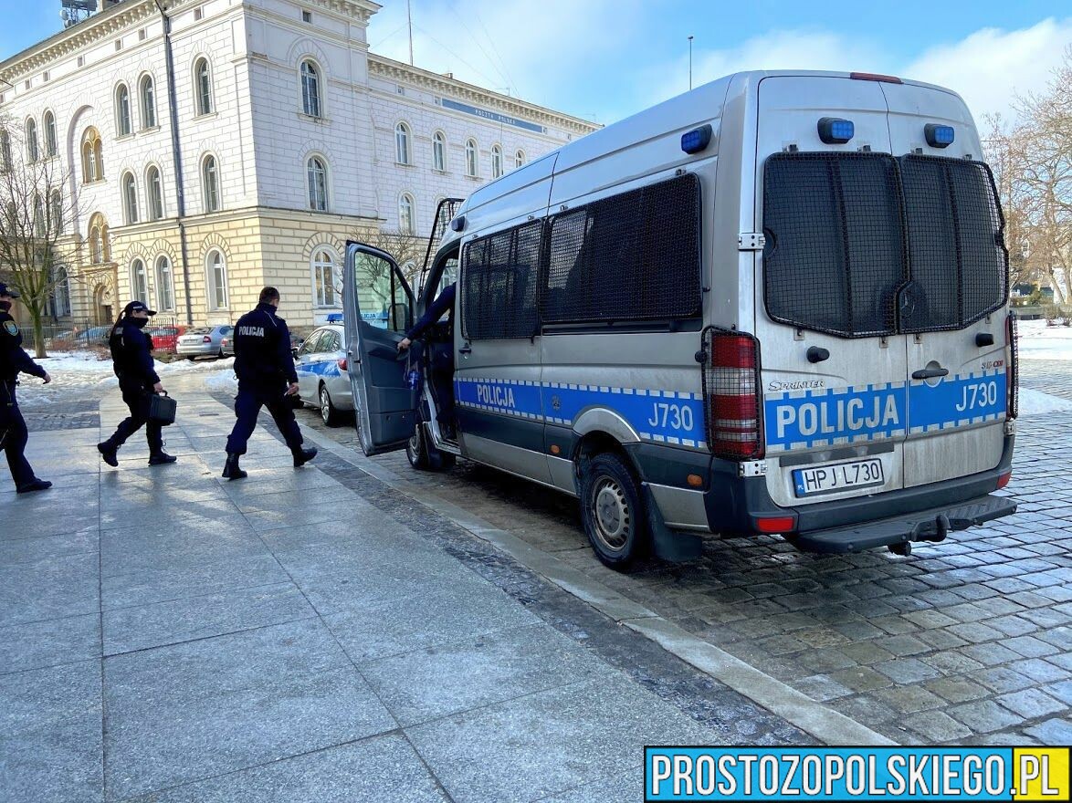Interwencja opolskich policjantów na dworcu głównym w Opolu. Co się wydarzyło ? ...