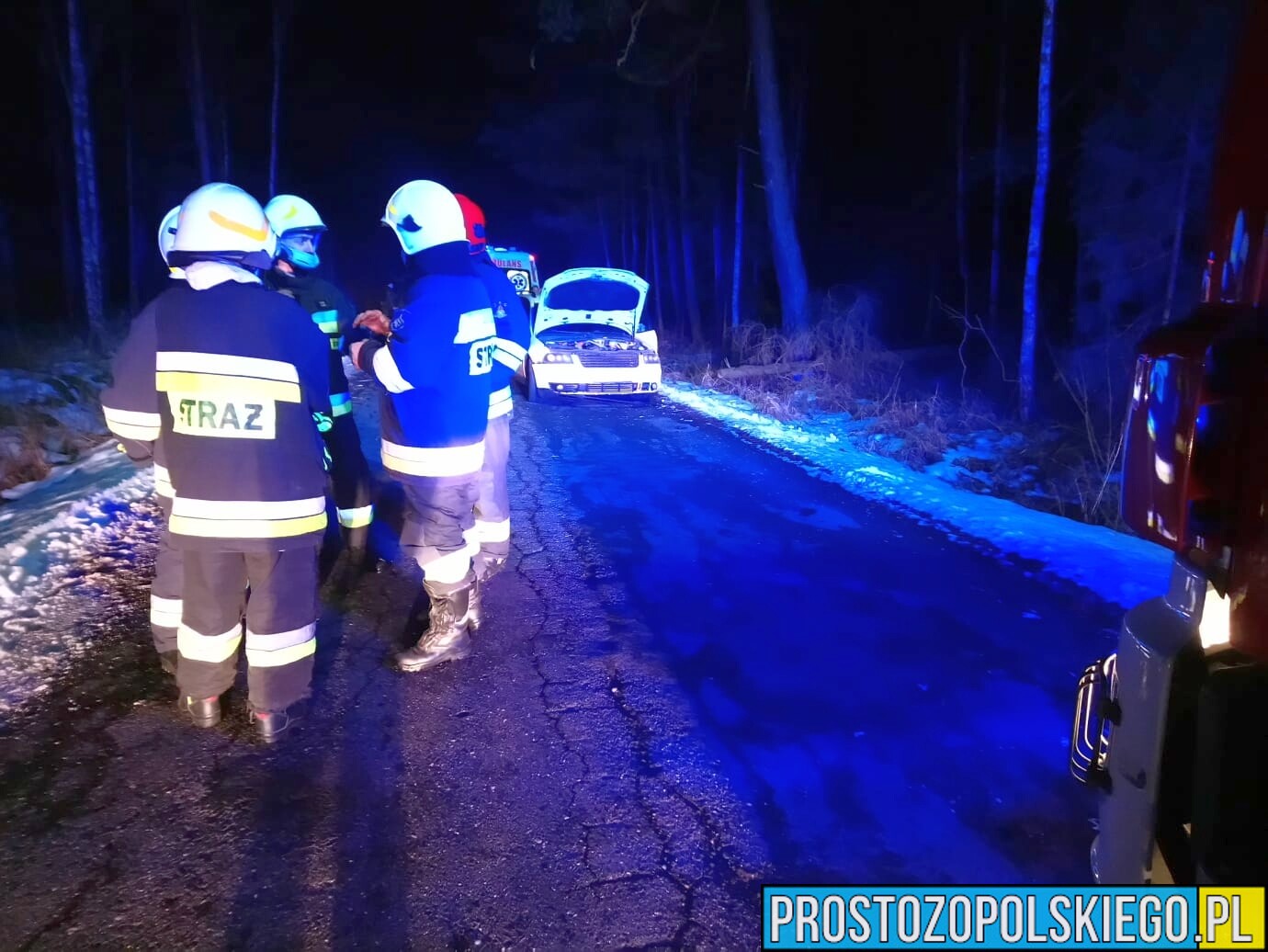 Zderzenie mercedesa z passatem na trasie Kadłub-Krasiejów.(Zdjęcia)