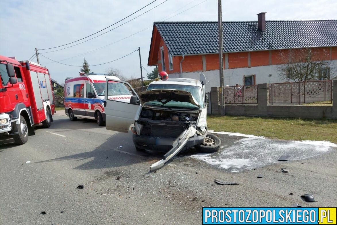 Dwa busy uległy zderzeniu czołowemu w Dobrej po Krapkowicami.(Zdjęcia)