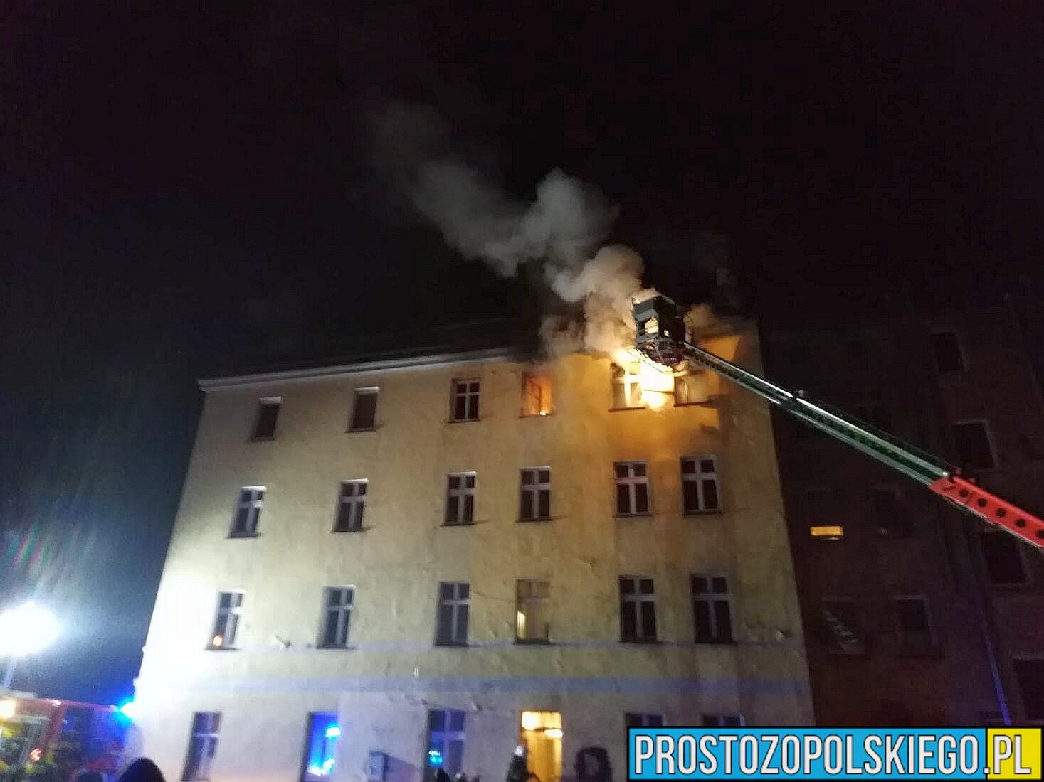 pożar mieszkania, pożar domu, spalone mieszkanie, Pożar mieszkania w budynku socjalnym w Prudniku.(zdjęcia&wideo)