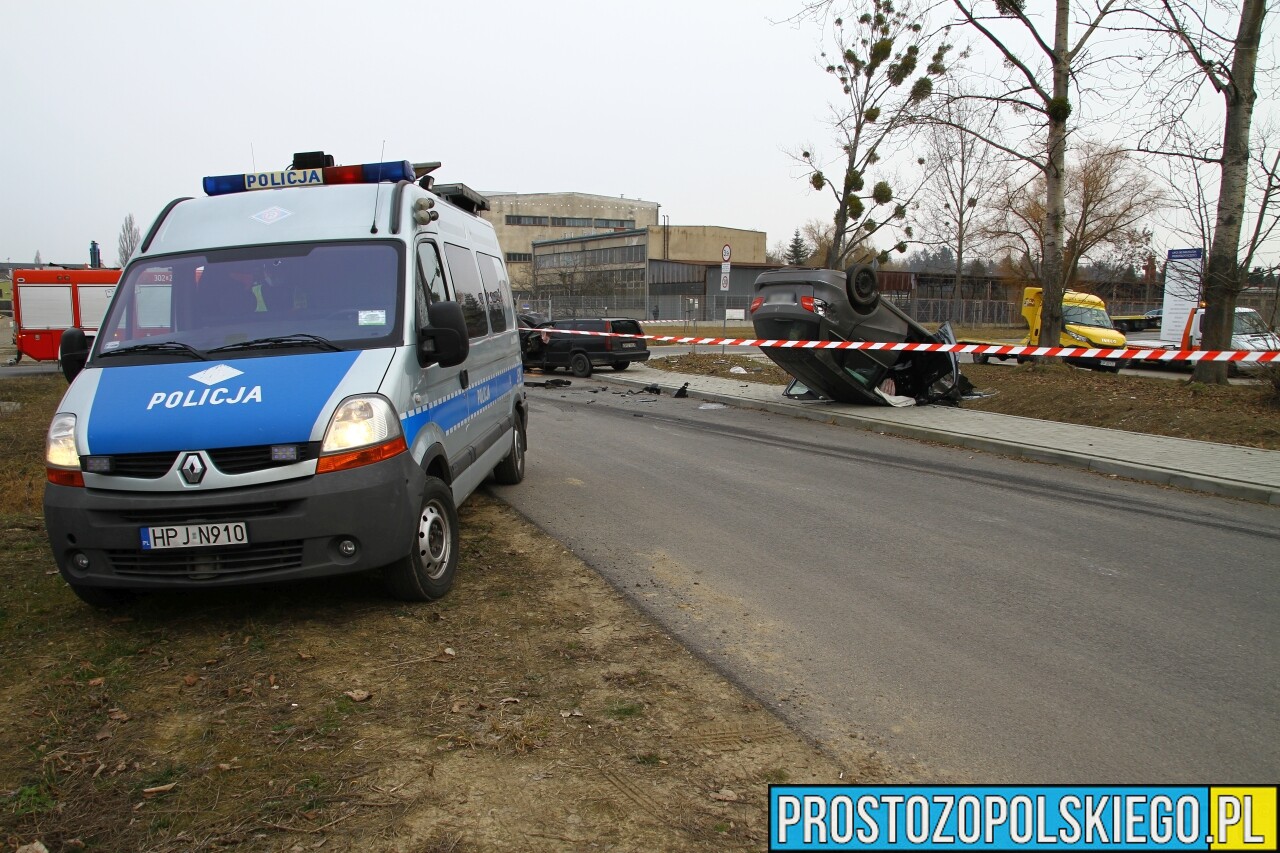 Zderzenie volvo z mercedesem w Opolu. Dwie osoby zostały ranne.(Zdjecia&Wideo)