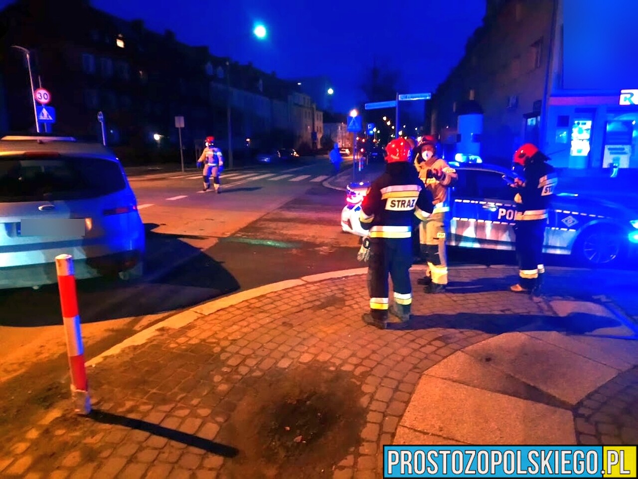 Zderzenie opla z fordem na skrzyżowaniu w Opolu.(Zdjęcia)