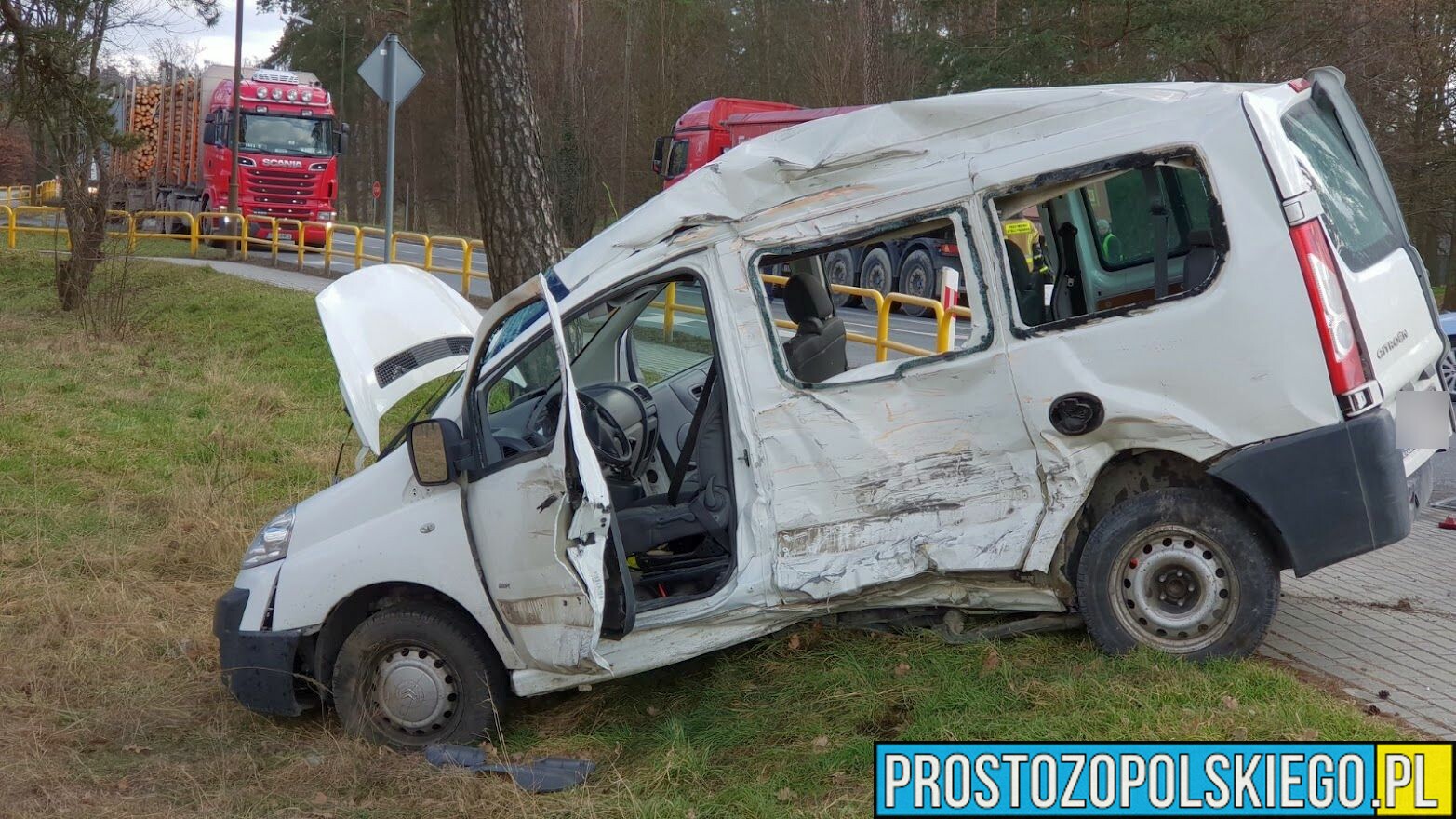 Wypadek na drodze krajowej nr 94. Trzej obywatele Ukrainy ranni w tym jeden z coronavirusem.