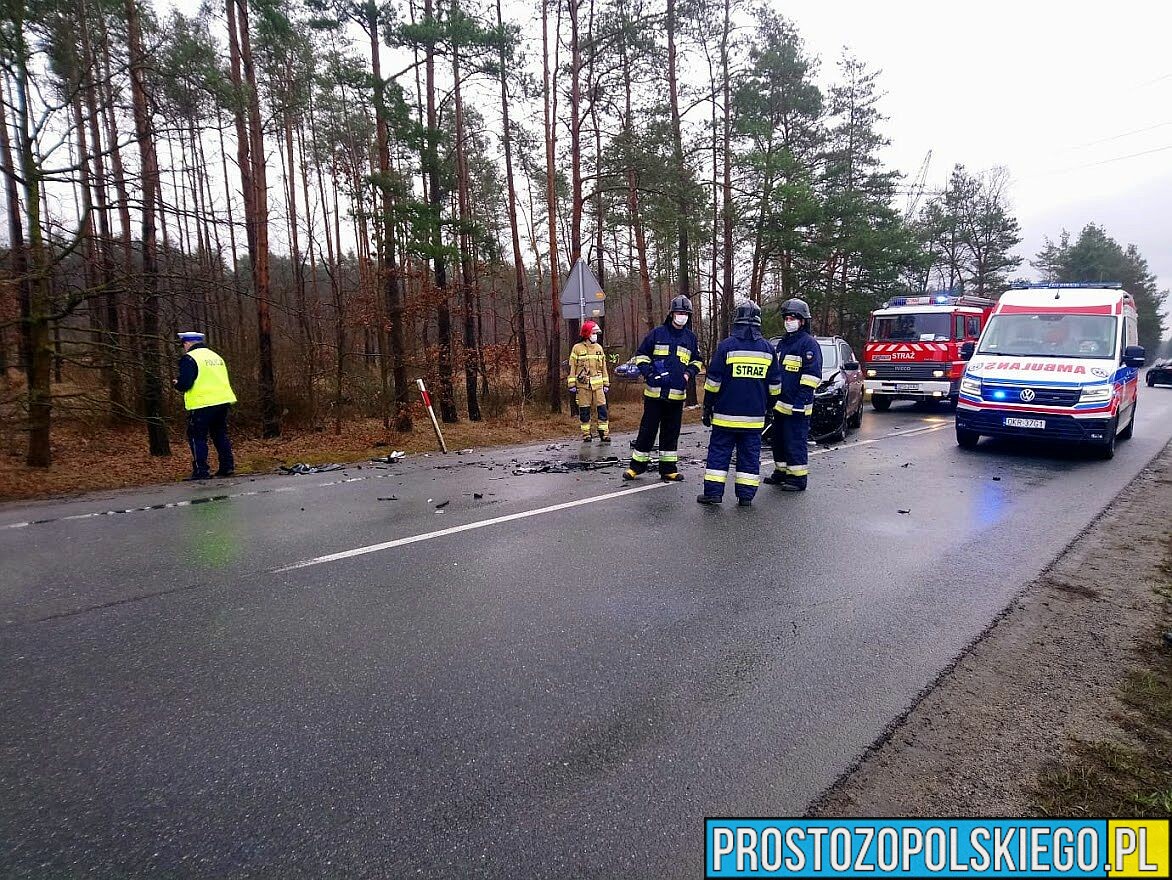 Zderzenie czołowe dwóch pojazdów osobowych na ul. Odrzańskiej w Kątach Opolskich.(Zdjęcia&Wideo)