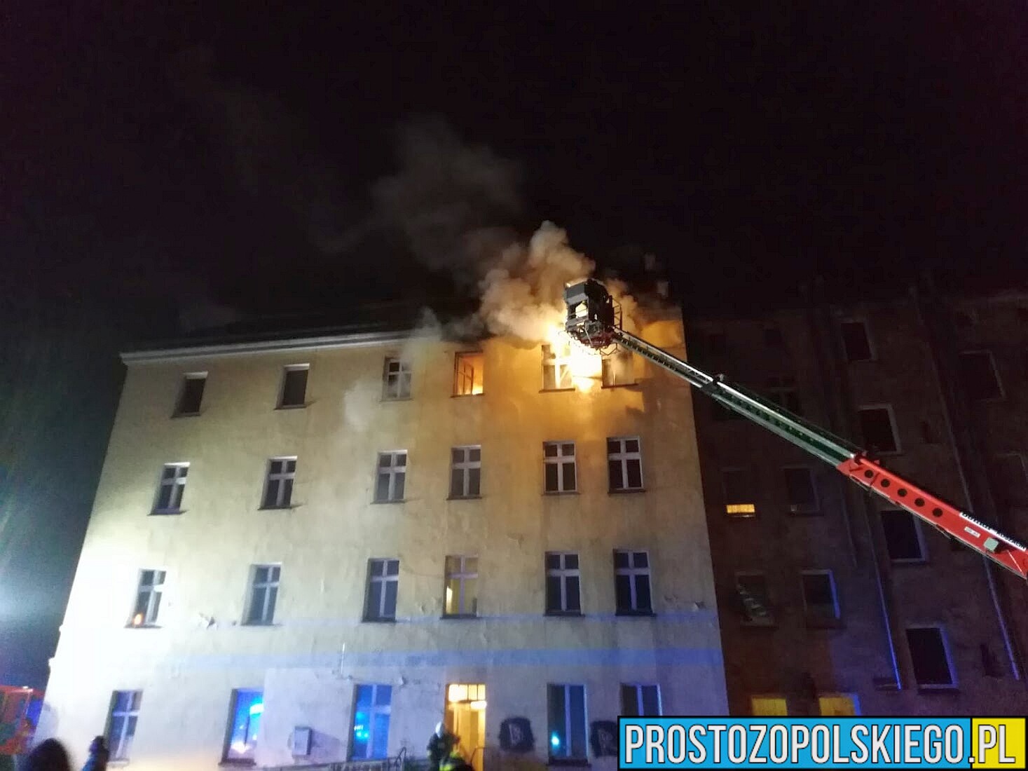 Pożar mieszkania w budynku socjalnym w Prudniku.(zdjęcia&wideo)