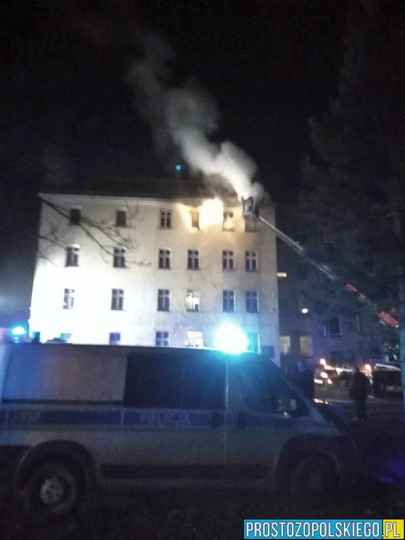 Pożar mieszkania w budynku socjalnym w Prudniku.(zdjęcia&wideo)