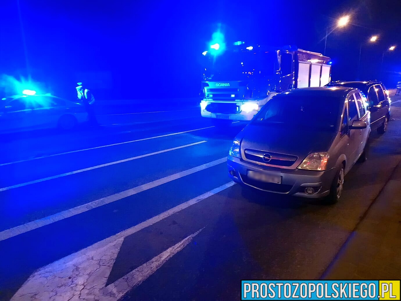 Spowodował wypadek i uciekał palący się autem na obwodnicy Opola.(Wideo)
