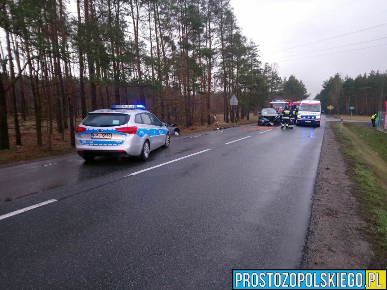 Zderzenie czołowe dwóch pojazdów osobowych na ul. Odrzańskiej w Kątach Opolskich.(Zdjęcia&Wideo)