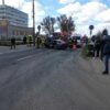 Zderzenie opla z ciężarówką w Praszce. Jedna osoba została poszkodowana.(Zdjęcia)