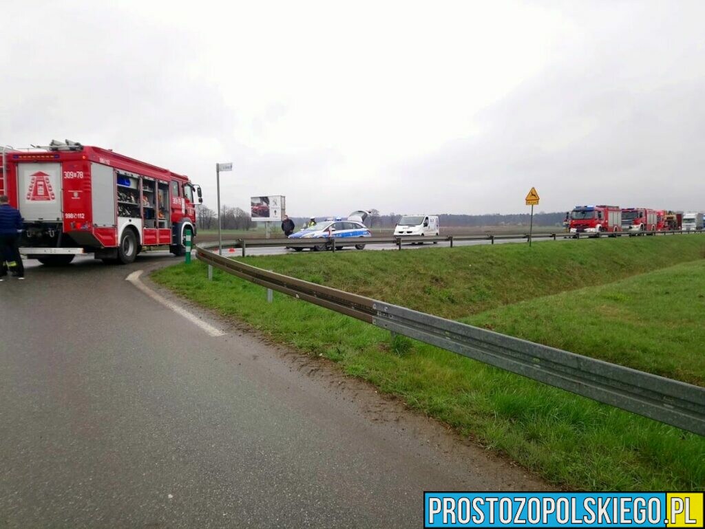 Wypadek busa i osobówki na obwodnicy Opola (Wrzoski)