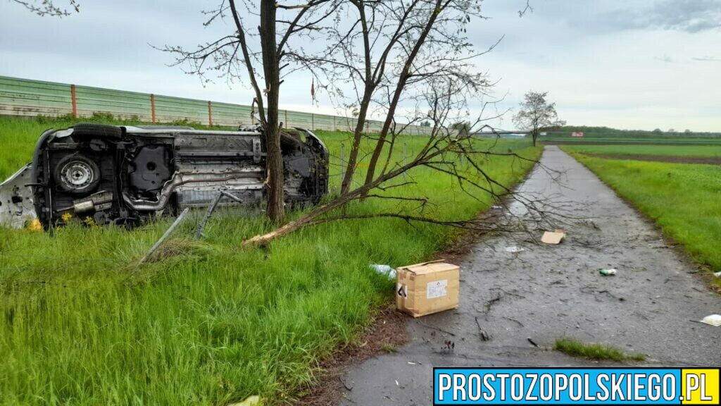 Śmiertelny wypadek na autostradzie A4.Dacia wypadła z drogi i dachowała. Na miejscu lądował LPR ratownik13.
