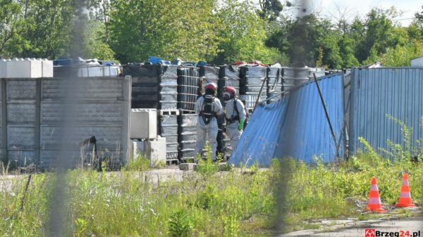 Nielegalne składowisko odpadów w Skarbimierzu-Osiedle.(Zdjęcia)