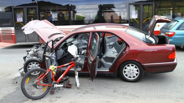 Wczoraj jechał po pijaku rowerem dziś spowodował groźny wypadek na ul. Niemodlińskiej w Opolu ! (Zdjęcia& Wideo)