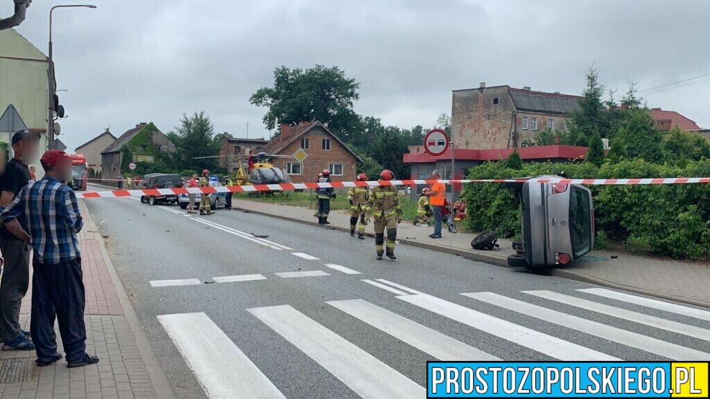 Zderzenie dwóch aut na dk94 w miejscowości Skorogoszcz. Na miejscu lądował LPR.