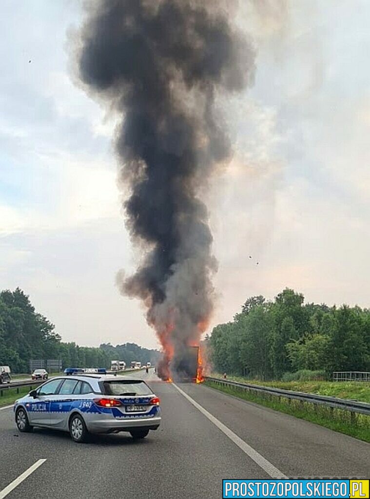 Pożar ciężarówki na autostradzie A4.Na miejscu 4 zastępy straży.(Zdjęcia)