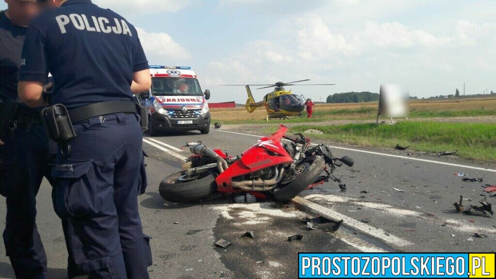 Zderzenie motocyklisty z autem w miejscowości Kamienna koło Namysłowa. Dwie osoby ranne. Na miejscu lądował LPR