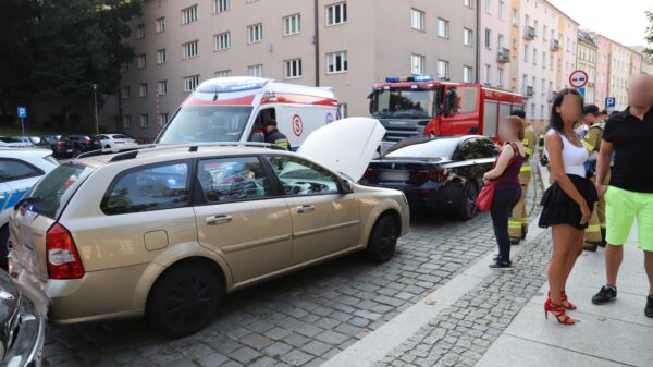 Zderzenie 4 aut na ul. Piastowskiej w Opolu.(Zdjęcia)